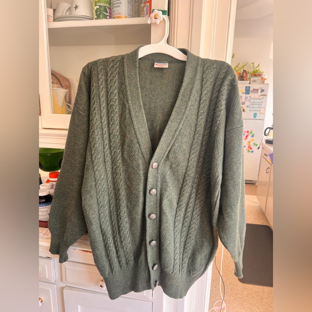 Vintage Shetland Medium Wool Olive Green buttoned Cable Knit Cardigan Sweater